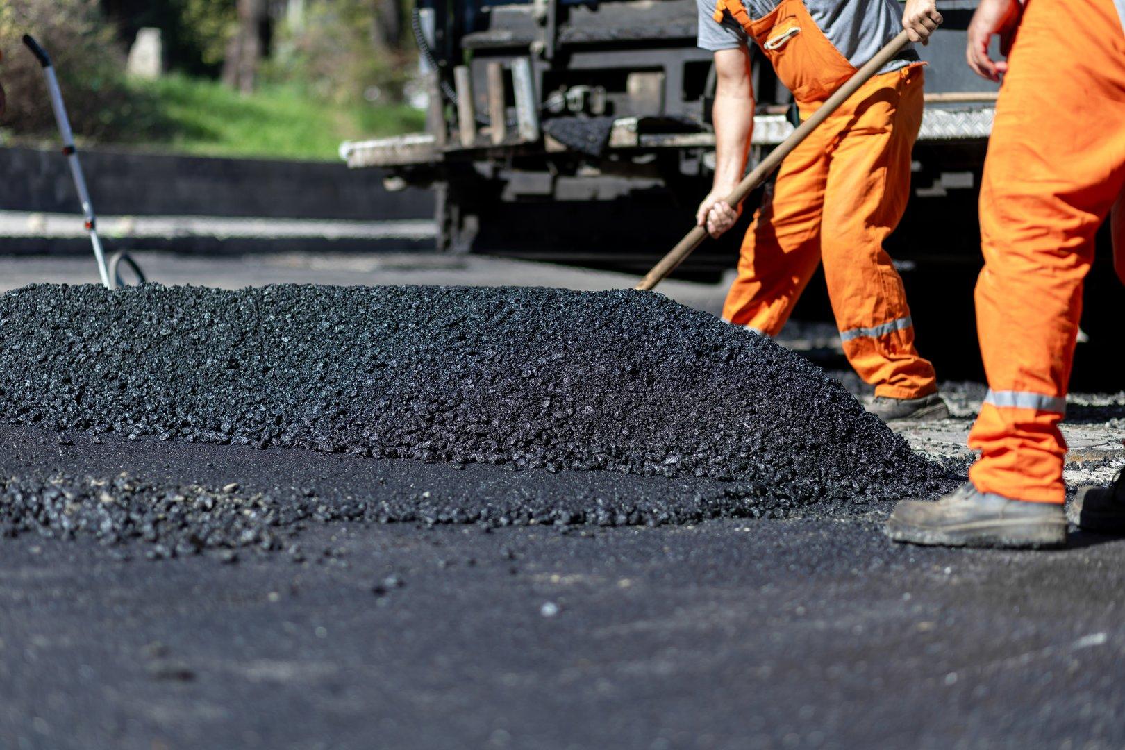 Asphalt paving